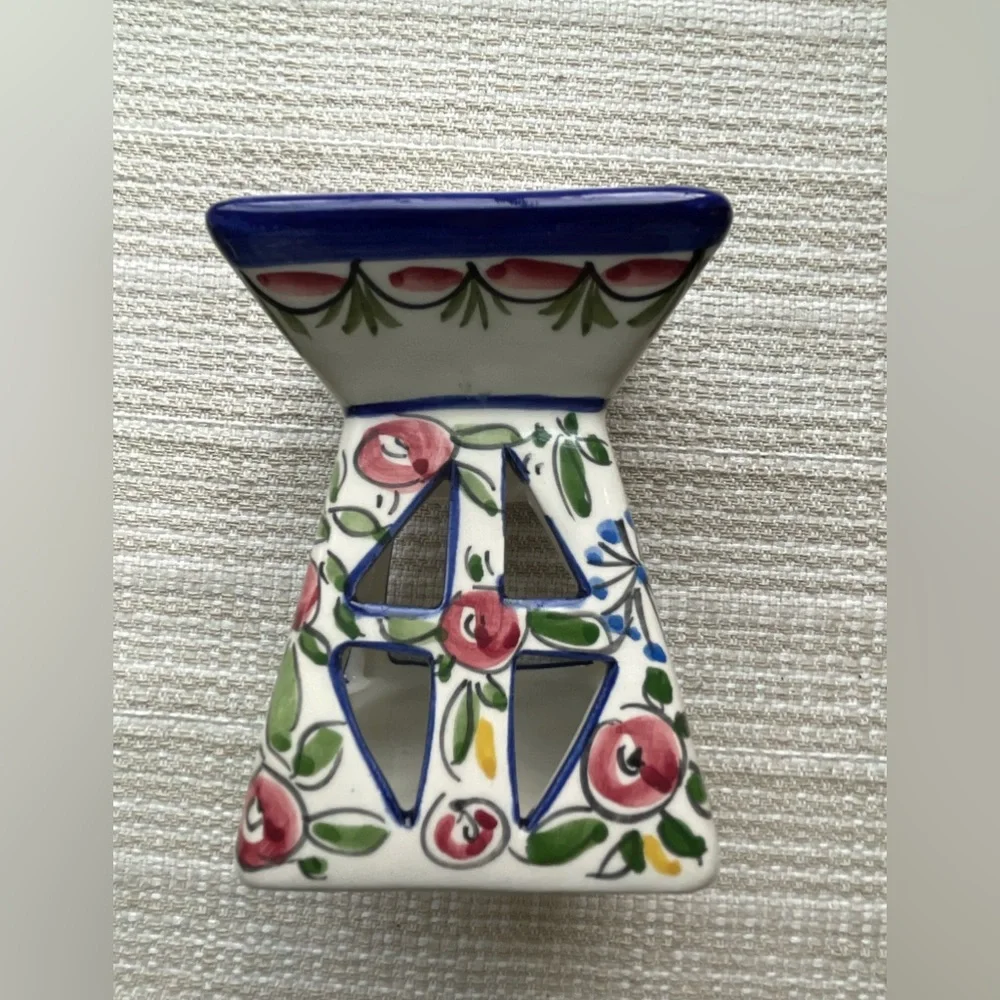 Hand painted in Portugal ceramic fragrance warmer.